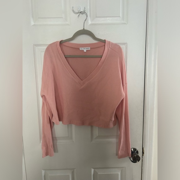 {ALL THE WAYS} long sleeve crop - Picture 2 of 6